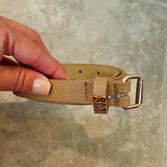 Steve Madden Beige Leather Belt with Gold Buckle - Picture 1 of 2